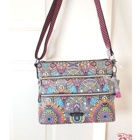 New! SAKROOTS Artist Circle Double Zipper Crossbody Bag With Llama Keychain - Picture 5 of 7